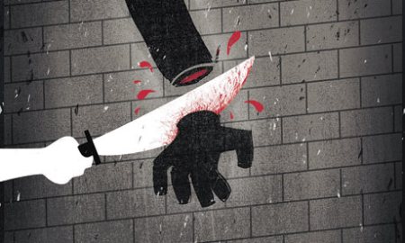 The-Murderer-get-his-hand-001